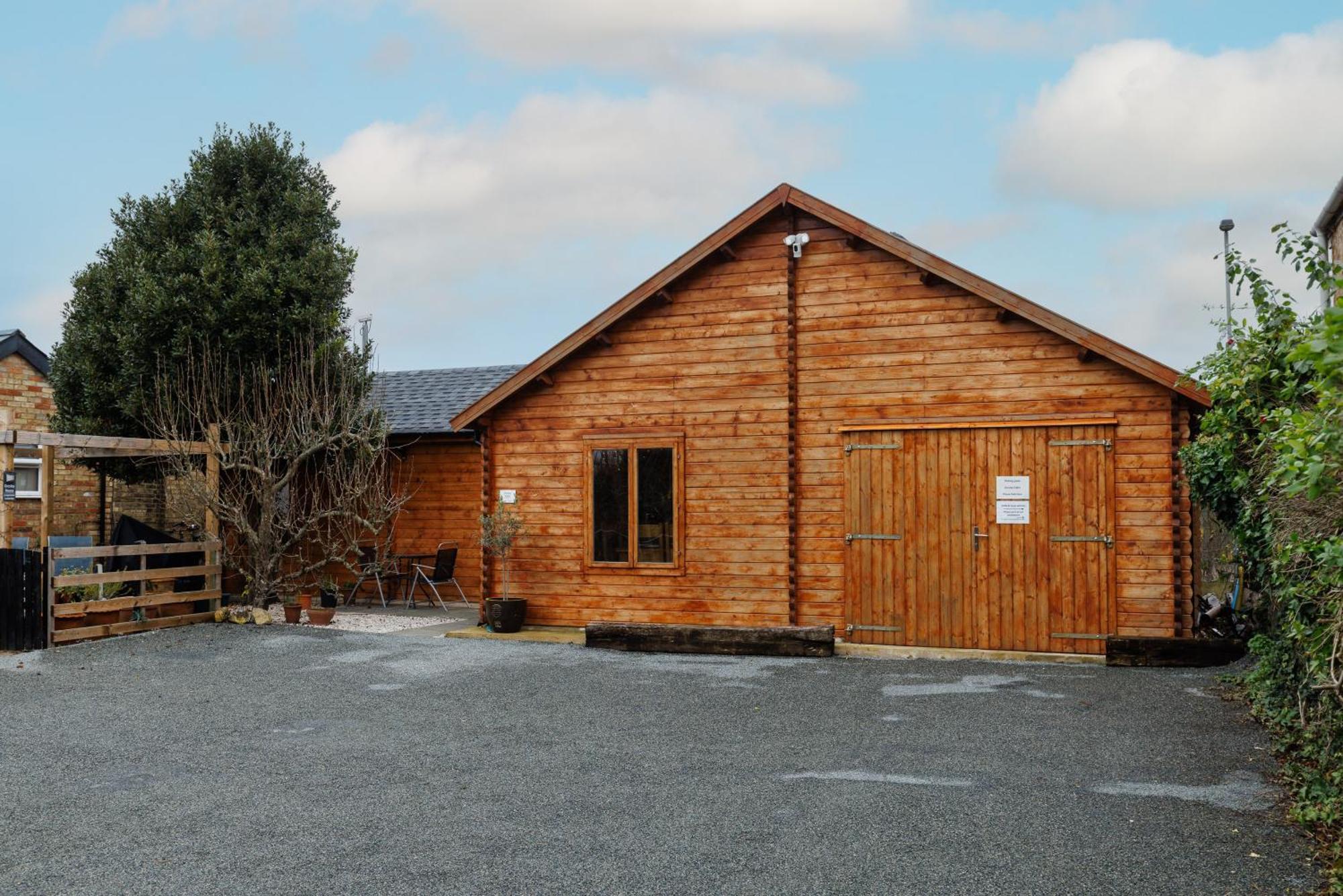 Spacious Cabin Evcharger And Free Parking Near Cambridge エクステリア 写真