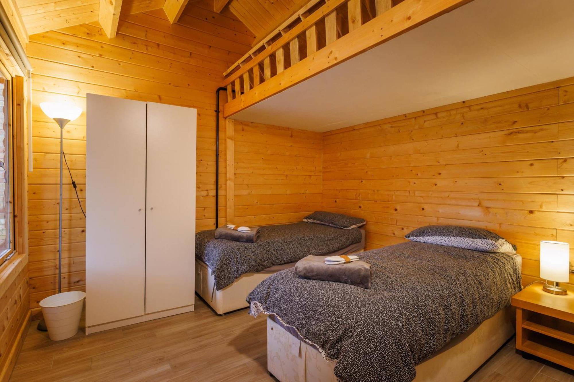 Spacious Cabin Evcharger And Free Parking Near Cambridge エクステリア 写真